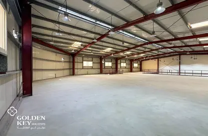 مخزن - استوديو - 8 حمامات للايجار في شارع الصناعية الشرقي - بركة العوامر - الوكرة