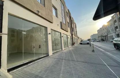 محل تجاري - استوديو - 1 حمام للايجار في الدحيل - الدحيل - الدوحة
