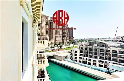 Apartment - 3 Bedrooms - 4 Bathrooms for rent in Waterfront Townhouses - Qanat Quartier - The Pearl Island - Doha
