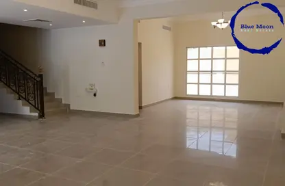فيلا - 4 غرف نوم - 5 حمامات للايجار في بوابة عين خالد - عين خالد - الدوحة