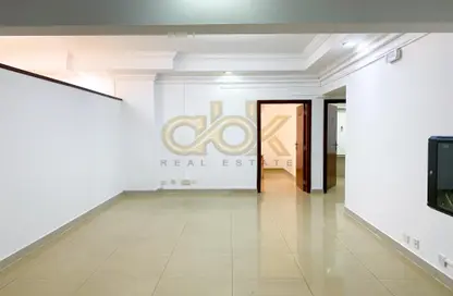 صورة لـ غرفة فارغة مساحات مكتبية - استوديو - 2 حمامات للايجار في شارع الكورنيش - شارع الكورنيش - الدوحة ، صورة رقم 1