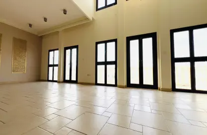 Duplex - 3 Bedrooms - 4 Bathrooms for rent in Carnaval - Qanat Quartier - The Pearl Island - Doha
