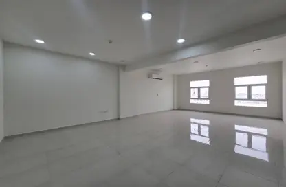 شقة - 3 غرف نوم - 3 حمامات للايجار في شارع الوعب - الوعب - الدوحة