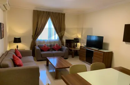 Apartment - 2 Bedrooms - 2 Bathrooms for rent in Umm Ghwailina Comm - Umm Ghuwalina - Umm Ghuwailina - Doha