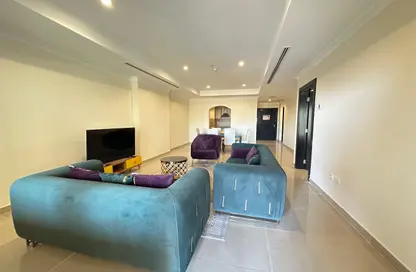 Apartment - 1 Bedroom - 2 Bathrooms for rent in Tower 28 - Porto Arabia - The Pearl Island - Doha