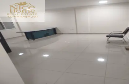 شقة - 2 غرف نوم - 2 حمامات للايجار في العزيزية - الدوحة