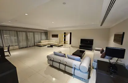 Apartment - 2 Bedrooms - 3 Bathrooms for rent in West Porto Drive - Porto Arabia - The Pearl Island - Doha