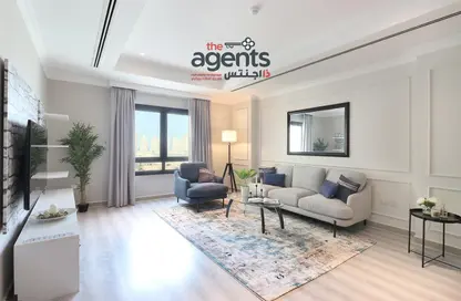 Living Room image for: Apartment - 1 Bedroom - 2 Bathrooms for sale in Porto Arabia - The Pearl Island - Doha, Image 1