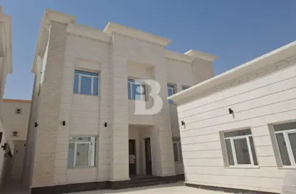 Villa - 6 Bedrooms - 7+ Bathrooms for sale in Izghawa - Izghawa - Doha