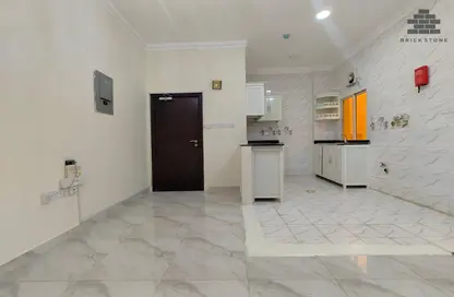 Apartment - 2 Bedrooms - 2 Bathrooms for rent in Muntazah 10 - Al Muntazah - Doha