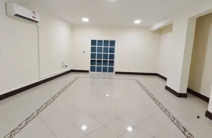 شقة - 2 غرف نوم - 2 حمامات للايجار في شارع الجزيره - فريج بن محمود الشمالي - فريج بن محمود - الدوحة