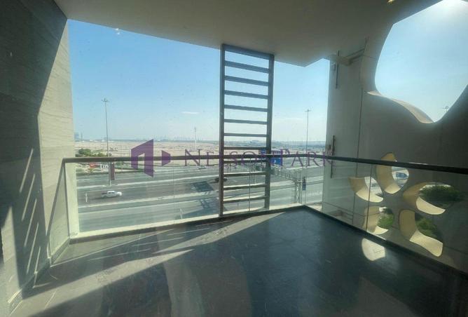 985121 - Property Image 2