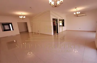 فيلا - 4 غرف نوم - 6 حمامات للايجار في شارع الوعب - الوعب - الدوحة