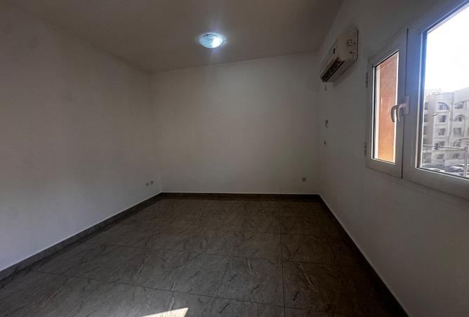 978557 - Property Image 3