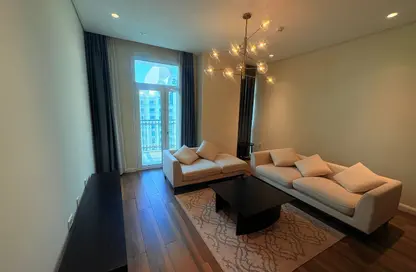 Apartment - 1 Bedroom - 2 Bathrooms for rent in Floresta Gardens - Floresta Gardens - The Pearl Island - Doha Apartment - 1 Bedroom - 2 Bathrooms for rent in Floresta Gardens - Floresta Gardens - The Pearl Island - Doha