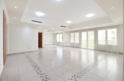 Apartment - 3 Bedrooms - 4 Bathrooms for rent in West Porto Drive - Porto Arabia - The Pearl Island - Doha