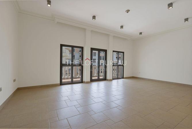 903240 - Property Image 2