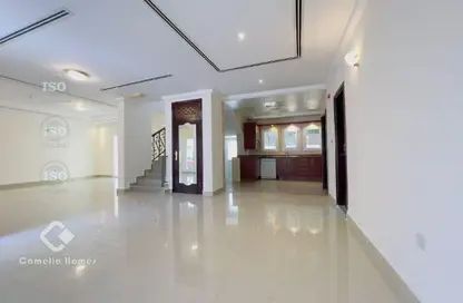 Compound - 3 Bedrooms - 5 Bathrooms for rent in Muraikh - AlMuraikh - Doha