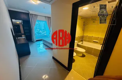 Apartment - 1 Bedroom - 2 Bathrooms for rent in Sara Tower - West Bay - West Bay - Doha