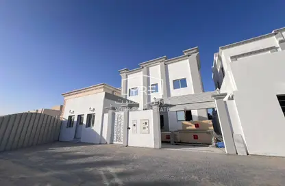 فيلا - 8 غرف نوم - 8 حمامات للبيع في أم صلال علي - أم صلال على - الدوحة