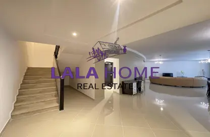 Duplex - 3 Bedrooms - 5 Bathrooms for rent in West Bay Tower - West Bay - West Bay - Doha