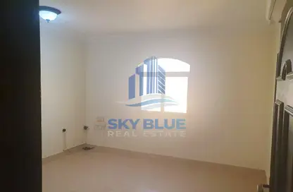 Penthouse - Studio - 1 Bathroom for rent in Al Duhail - Al Duhail - Doha