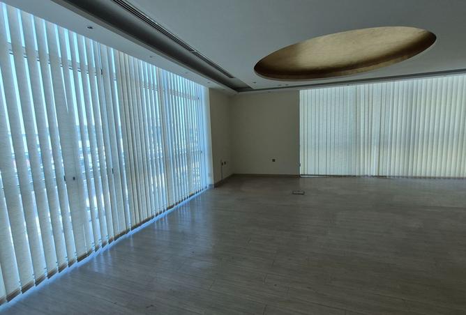 932569 - Property Image 2
