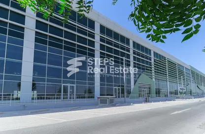 Show Room - Studio for rent in The Commercial Avenue - Umm Al Seneem - Doha