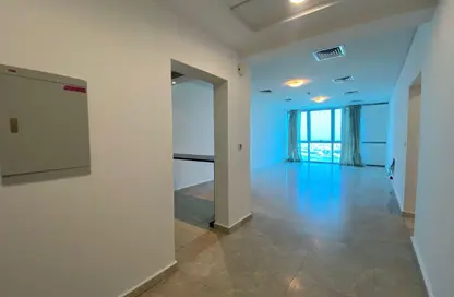 Apartment - 2 Bedrooms - 4 Bathrooms for rent in Zig Zag Tower B - Zig Zag Towers - West Bay - Doha