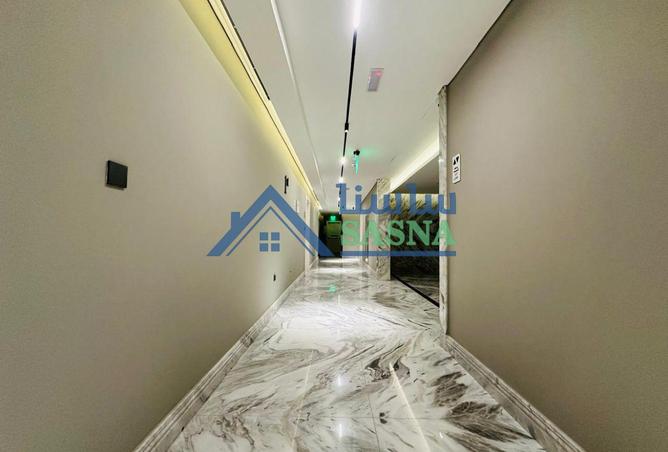 956117 - Property Image 3