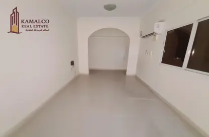 Apartment - 3 Bedrooms - 2 Bathrooms for rent in Fereej Bin Mahmoud - Doha