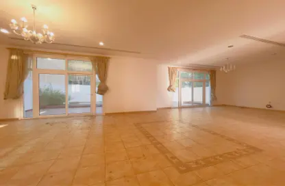 Compound - 3 Bedrooms - 4 Bathrooms for rent in Umm Al Seneem Street - Ain Khaled - Doha