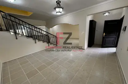 مجمع سكني - 3 غرف نوم - 3 حمامات للايجار في سوق الغرافة - الغرافة - الدوحة