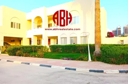 مجمع سكني - 4 غرف نوم - 5 حمامات للايجار في فيلات وست باي - الخليج الجنوبي - الخليج الغربي - الدوحة