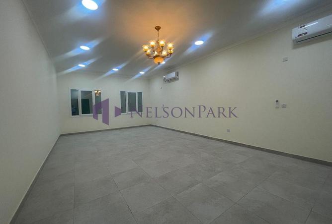 964043 - Property Image 2