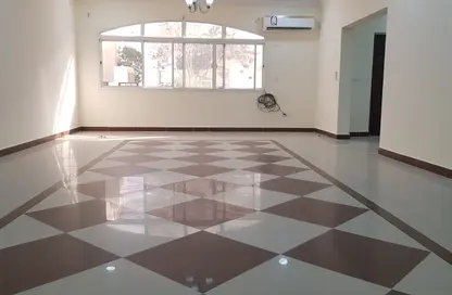 مجمع سكني - 4 غرف نوم - 5 حمامات للايجار في الريان القديمة - الريان - الدوحة