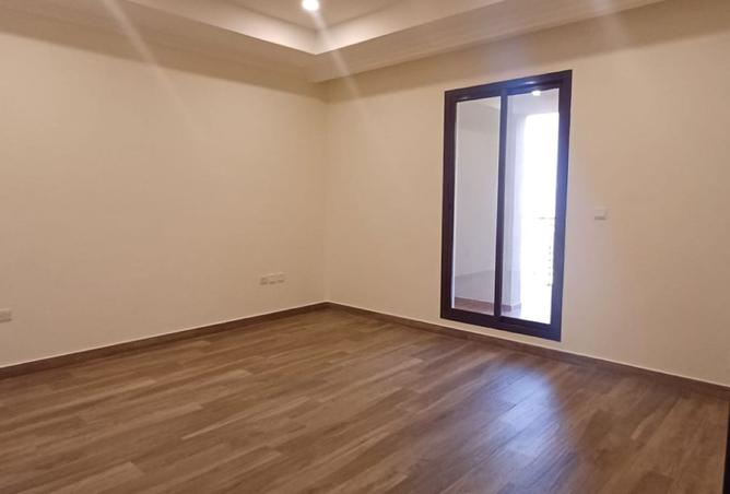 956135 - Property Image 3