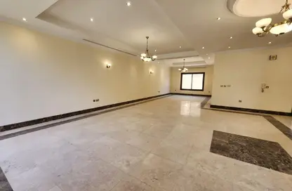 مجمع سكني - 5 غرف نوم - 5 حمامات للايجار في شارع الوعب - الوعب - الدوحة