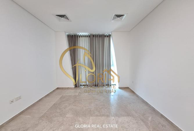 881729 - Property Image 3