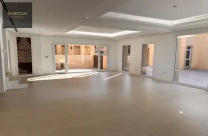 مجمع سكني - 4 غرف نوم - 5 حمامات للايجار في شارع بحيرة الخليج الغربي - بحيرة وست لاجون - الدوحة