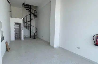 محل تجاري - استوديو - 1 حمام للايجار في العزيزية - العزيزية - الدوحة