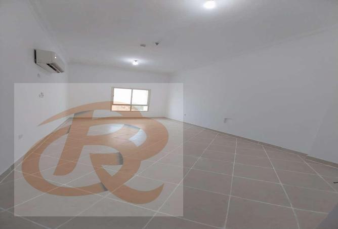 Apartment - 2 Bedrooms - 2 Bathrooms for rent in OqbaBin Nafie Steet - Old Airport Road - Doha