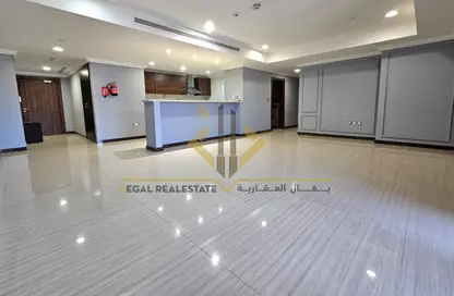 Apartment - 2 Bedrooms - 2 Bathrooms for rent in West Porto Drive - Porto Arabia - The Pearl Island - Doha