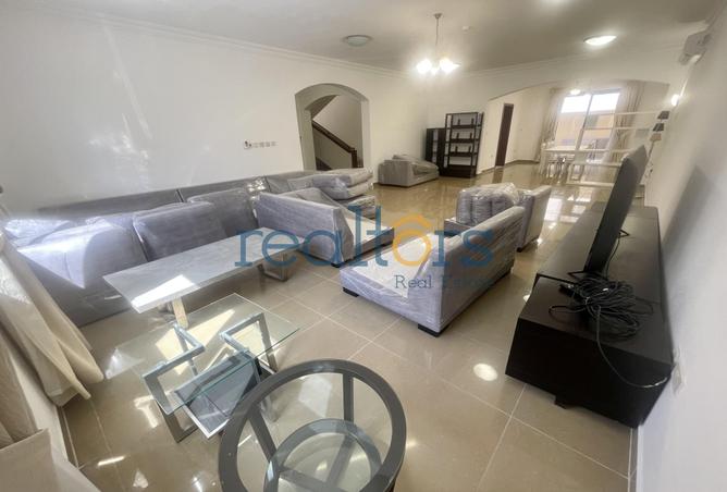 941749 - Property Image 2