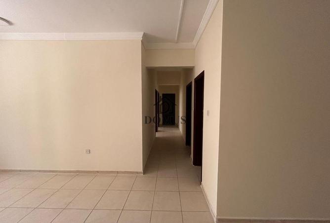 932110 - Property Image 2