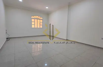 شقة - 2 غرف نوم - 2 حمامات للايجار في شارع النصر - النصر - الدوحة