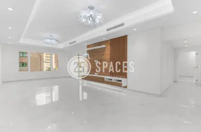 Apartment - 2 Bedrooms - 3 Bathrooms for sale in West Porto Drive - Porto Arabia - The Pearl Island - Doha