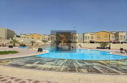 مجمع سكني - 4 غرف نوم - 3 حمامات للايجار في سوق الغرافة - الغرافة - الدوحة