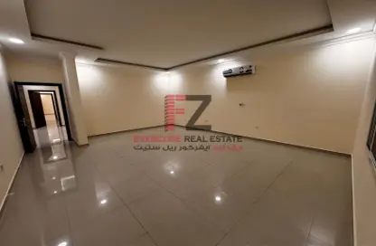 فيلا - 6 غرف نوم - 6 حمامات للايجار في طريق مسيمير - أبو هامور - الدوحة