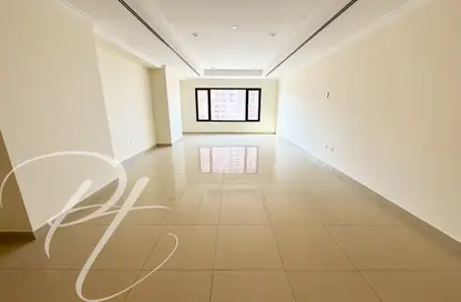 Apartment - 1 Bedroom - 2 Bathrooms for rent in Tower 18 - Porto Arabia - The Pearl Island - Doha